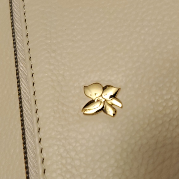 Ora Delphine Large Wristlet in Cream - Picture 3 of 11